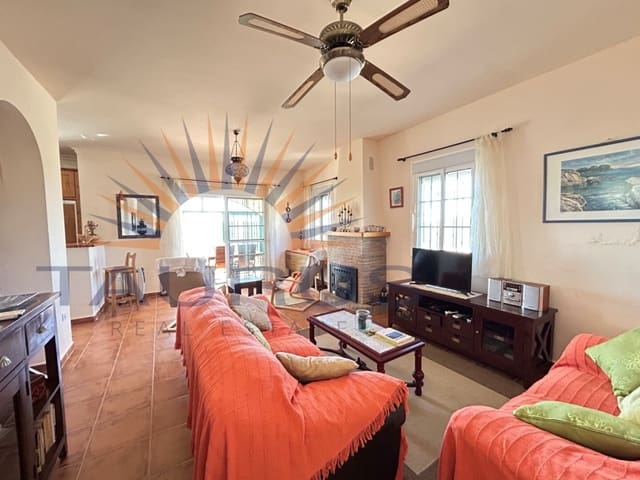 3 makuuhuone Huvila myytävänä paikassa Arenas de Velez, Arenas mukana uima-altaan - 470 000 € (Ref: 9674016)