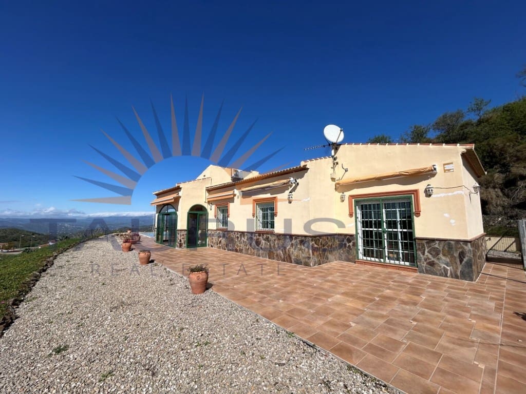 3 makuuhuone Huvila myytävänä paikassa Arenas de Velez mukana uima-altaan - 470 000 € (Ref: 9674016)