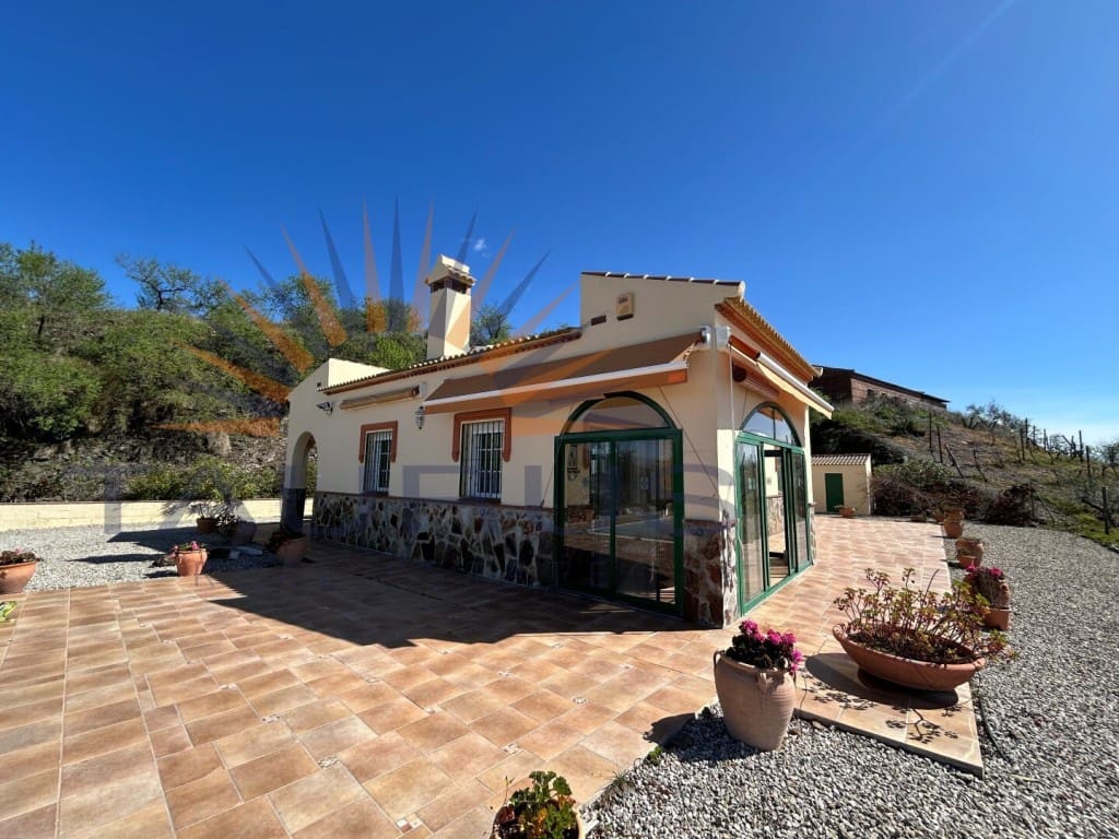 3 makuuhuone Huvila myytävänä paikassa Arenas de Velez mukana uima-altaan - 470 000 € (Ref: 9674016)