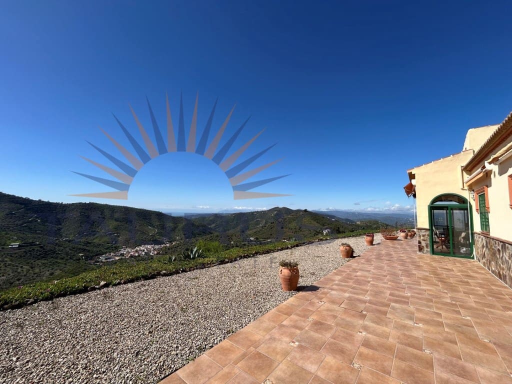 3 makuuhuone Huvila myytävänä paikassa Arenas de Velez mukana uima-altaan - 470 000 € (Ref: 9674016)