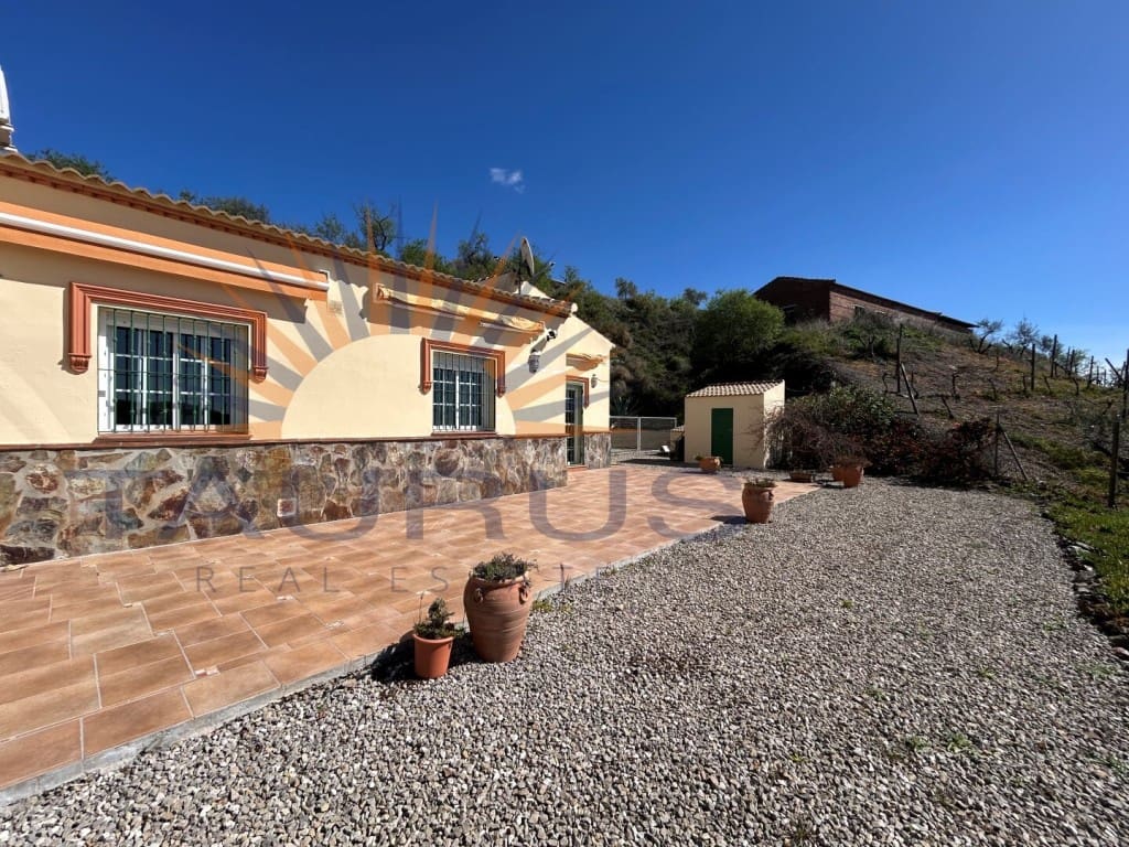 3 makuuhuone Huvila myytävänä paikassa Arenas de Velez mukana uima-altaan - 470 000 € (Ref: 9674016)