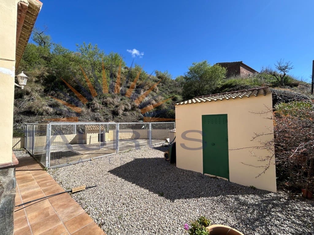 3 makuuhuone Huvila myytävänä paikassa Arenas de Velez mukana uima-altaan - 470 000 € (Ref: 9674016)