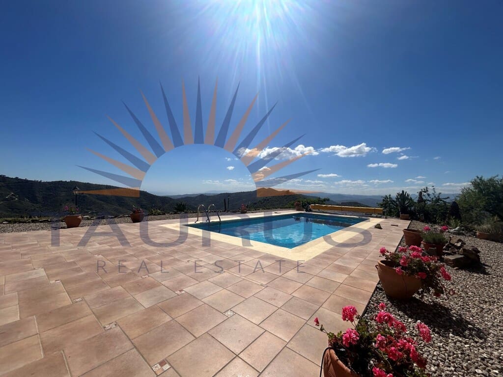 3 bedroom Villa for sale in Arenas de Velez with pool - € 450,000 (Ref: 9674016)