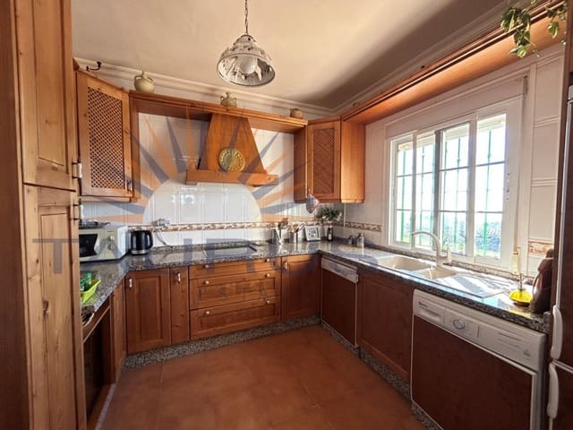 3 sypialnia Willa na sprzedaż w Arenas de Velez, Arenas z basenem - 420 000 € (Ref: 9674016)