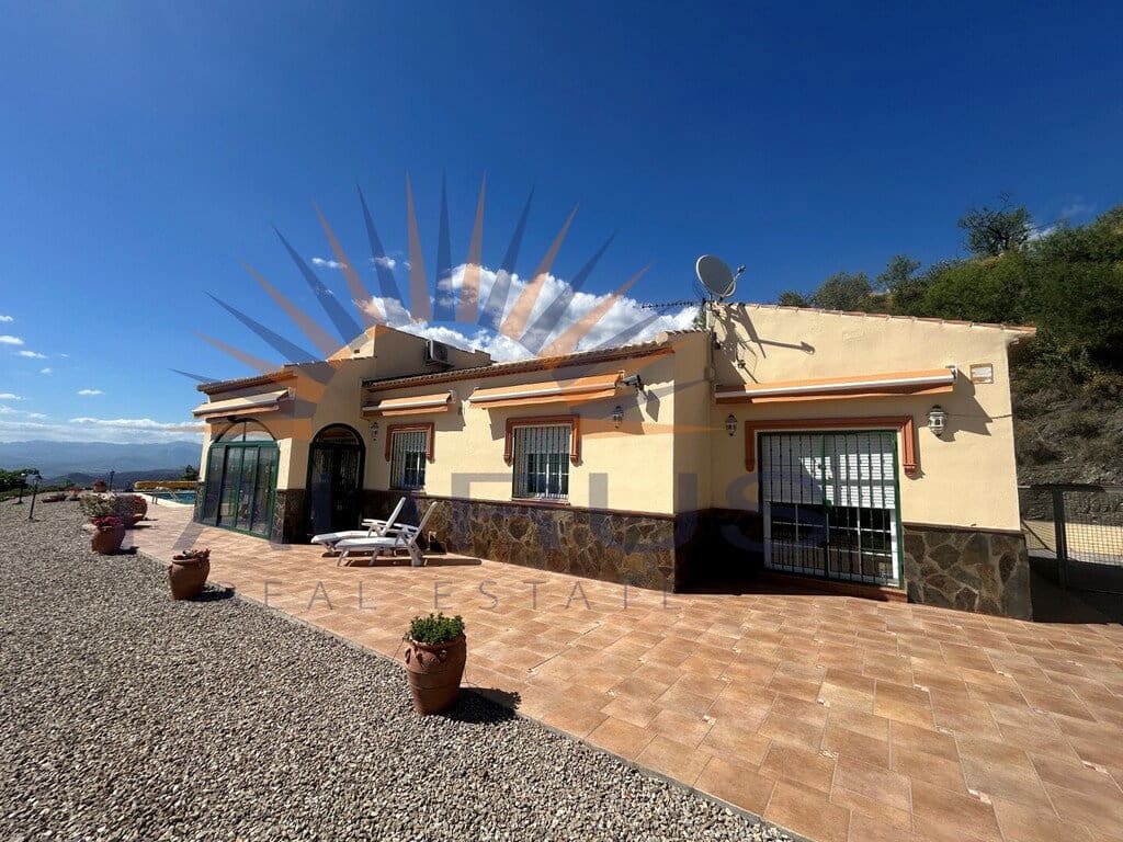 3 soverom Villa til salgs i Arenas de Velez med svømmebasseng - € 420 000 (Ref: 9674016)