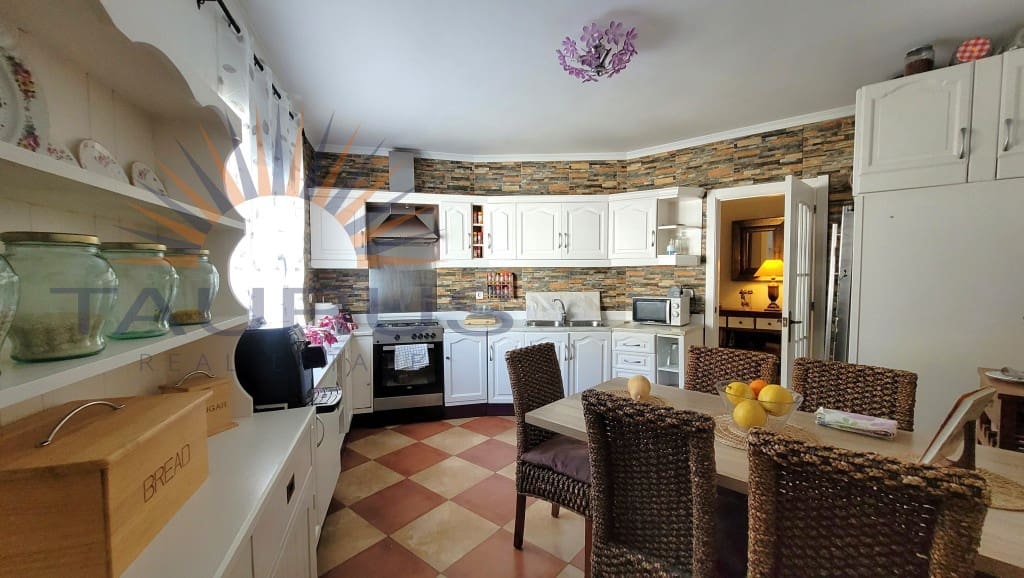 4 makuuhuone Huoneisto myytävänä paikassa Competa - 270 000 € (Ref: 9674017)