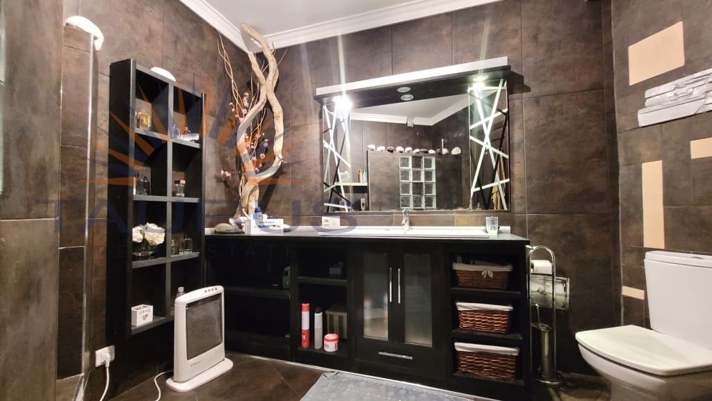 4 makuuhuone Huoneisto myytävänä paikassa Competa - 270 000 € (Ref: 9674017)