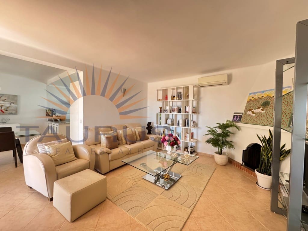 9 makuuhuone Huvila myytävänä paikassa Nerja mukana 
autotalli - 1 590 000 € (Ref: 9677059)