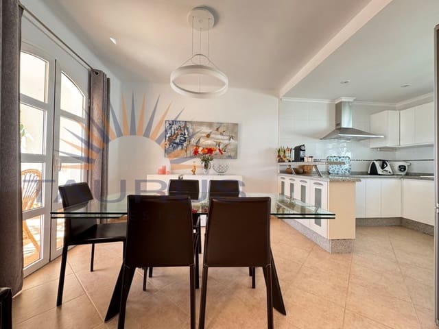 9 makuuhuone Huvila myytävänä paikassa Nerja mukana 
autotalli - 1 590 000 € (Ref: 9677059)