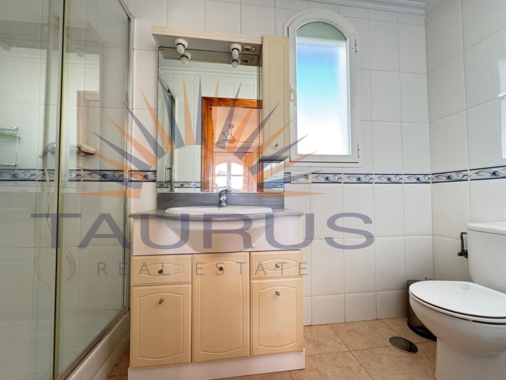 9 makuuhuone Huvila myytävänä paikassa Nerja mukana 
autotalli - 1 590 000 € (Ref: 9677059)