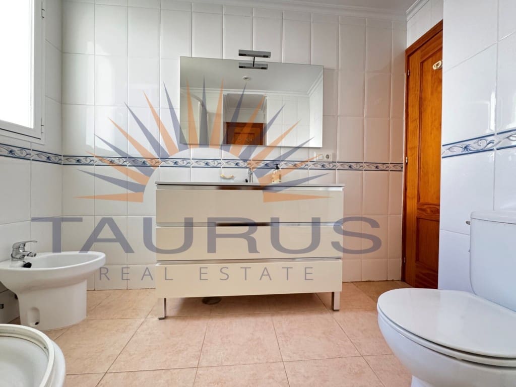 9 makuuhuone Huvila myytävänä paikassa Nerja mukana 
autotalli - 1 590 000 € (Ref: 9677059)