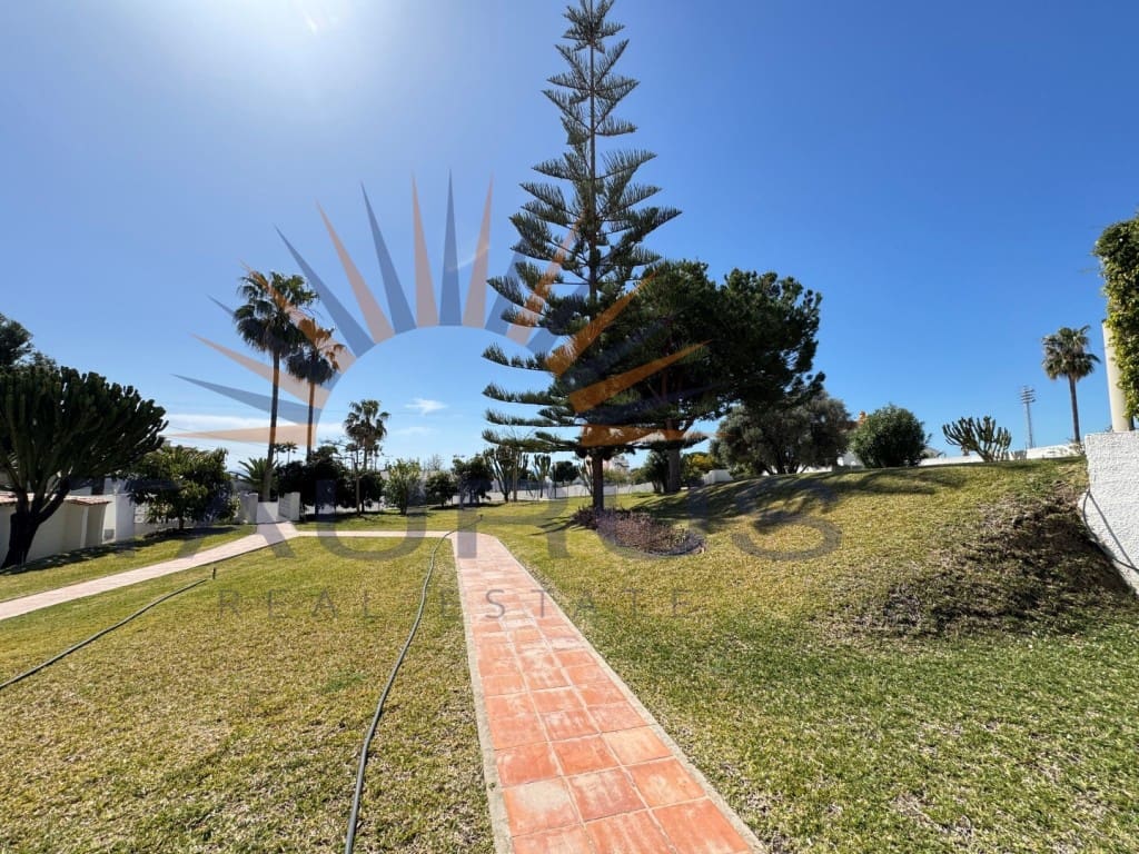 9 makuuhuone Huvila myytävänä paikassa Nerja mukana 
autotalli - 1 590 000 € (Ref: 9677059)