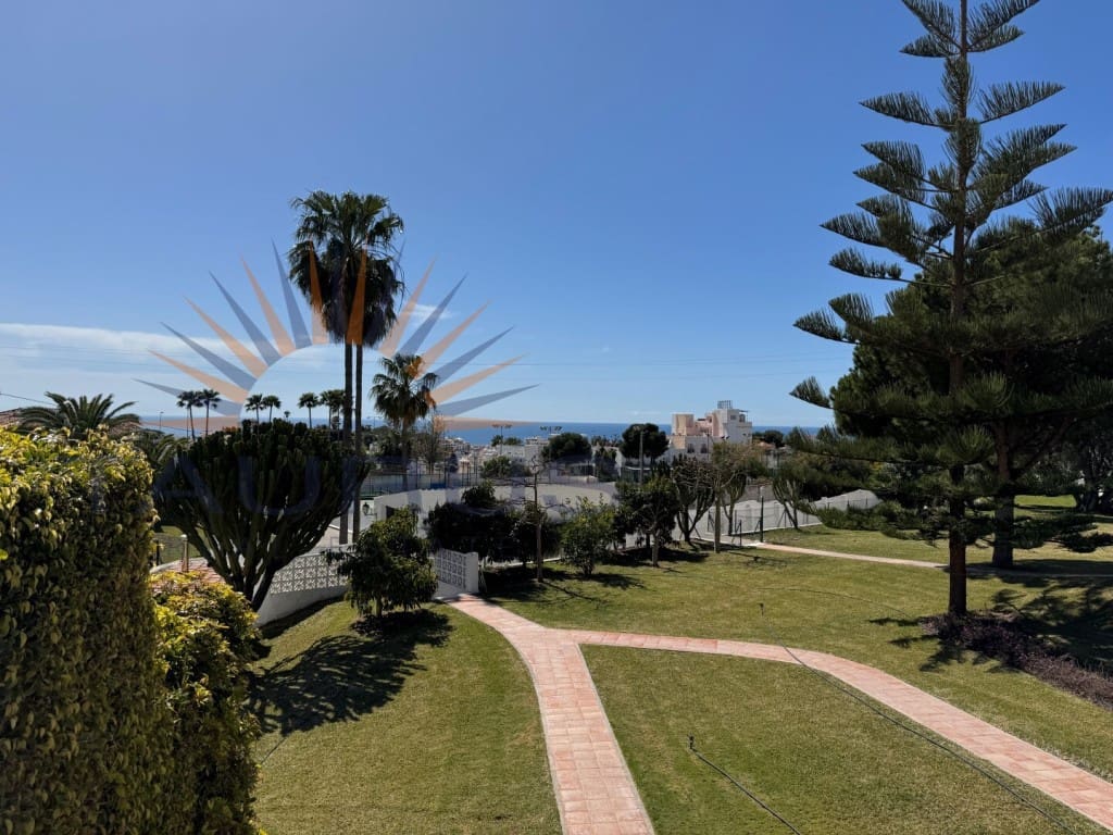 9 makuuhuone Huvila myytävänä paikassa Nerja mukana 
autotalli - 1 590 000 € (Ref: 9677059)