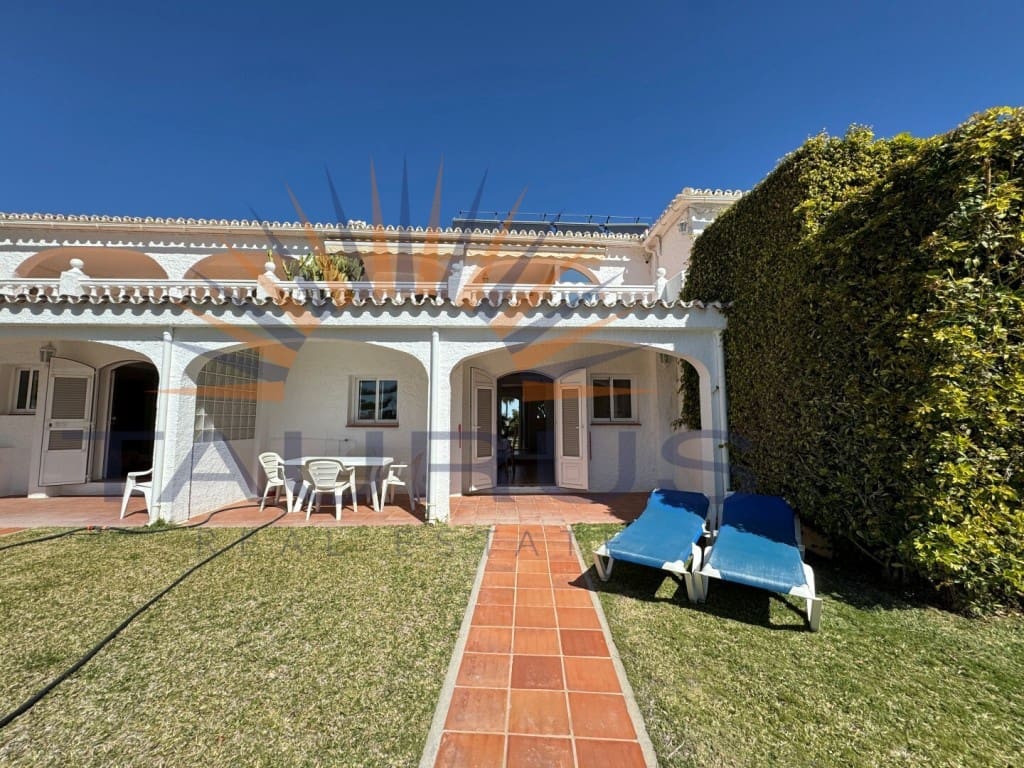 9 makuuhuone Huvila myytävänä paikassa Nerja mukana 
autotalli - 1 590 000 € (Ref: 9677059)