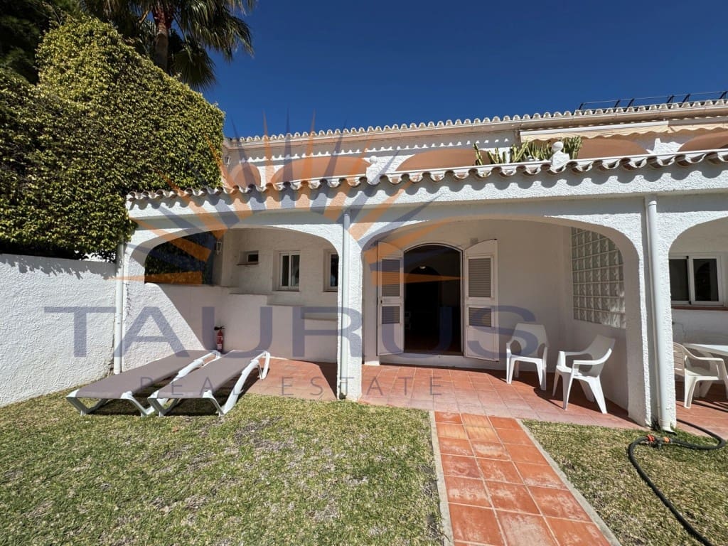 9 makuuhuone Huvila myytävänä paikassa Nerja mukana 
autotalli - 1 590 000 € (Ref: 9677059)