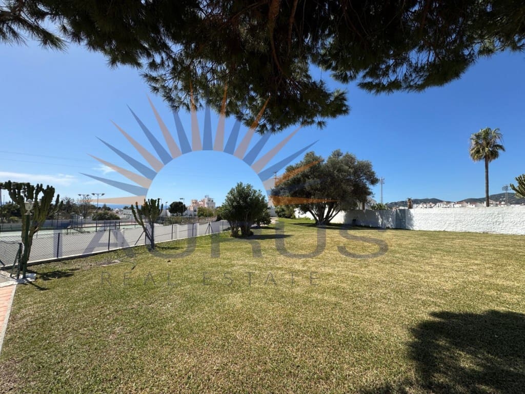 9 makuuhuone Huvila myytävänä paikassa Nerja mukana 
autotalli - 1 590 000 € (Ref: 9677059)