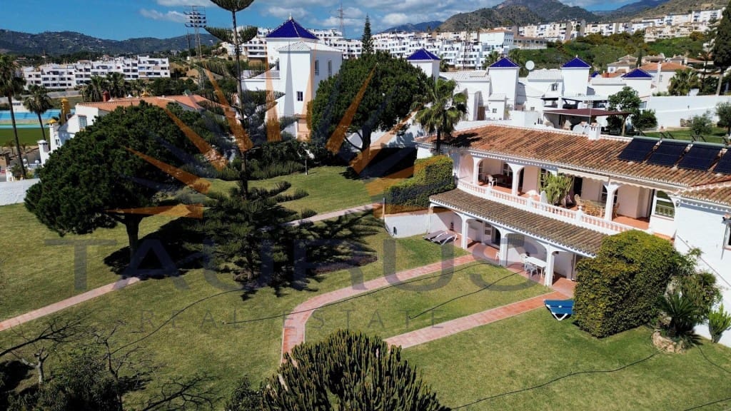 9 makuuhuone Huvila myytävänä paikassa Nerja mukana 
autotalli - 1 590 000 € (Ref: 9677059)