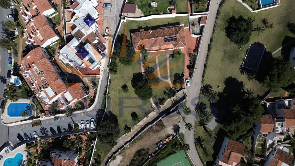 9 makuuhuone Huvila myytävänä paikassa Nerja mukana 
autotalli - 1 590 000 € (Ref: 9677059)