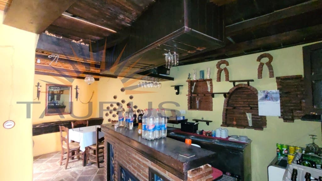 7 quarto Empresa para venda em Archez - 262 000 € (Ref: 9679664)