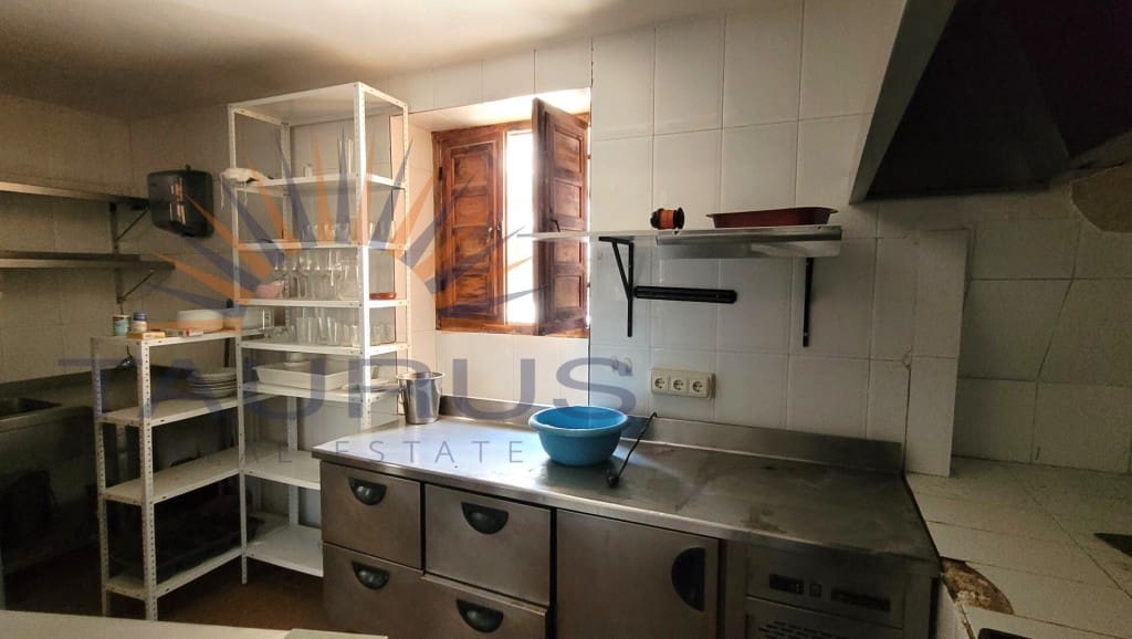 7 quarto Empresa para venda em Archez - 262 000 € (Ref: 9679664)