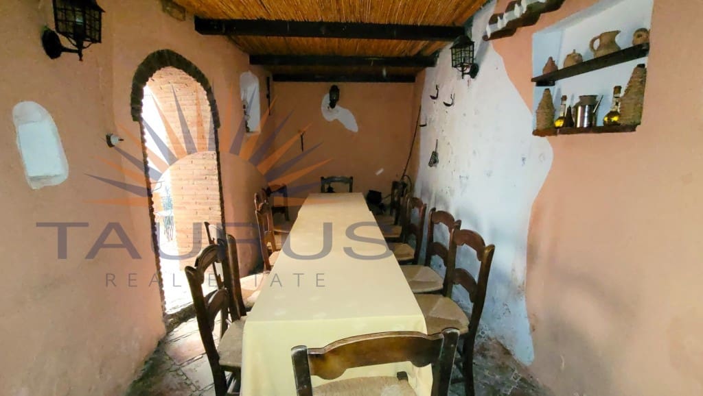 7 quarto Empresa para venda em Archez - 262 000 € (Ref: 9679664)