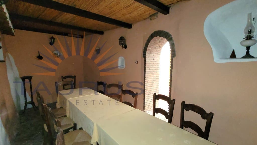 7 quarto Empresa para venda em Archez - 262 000 € (Ref: 9679664)