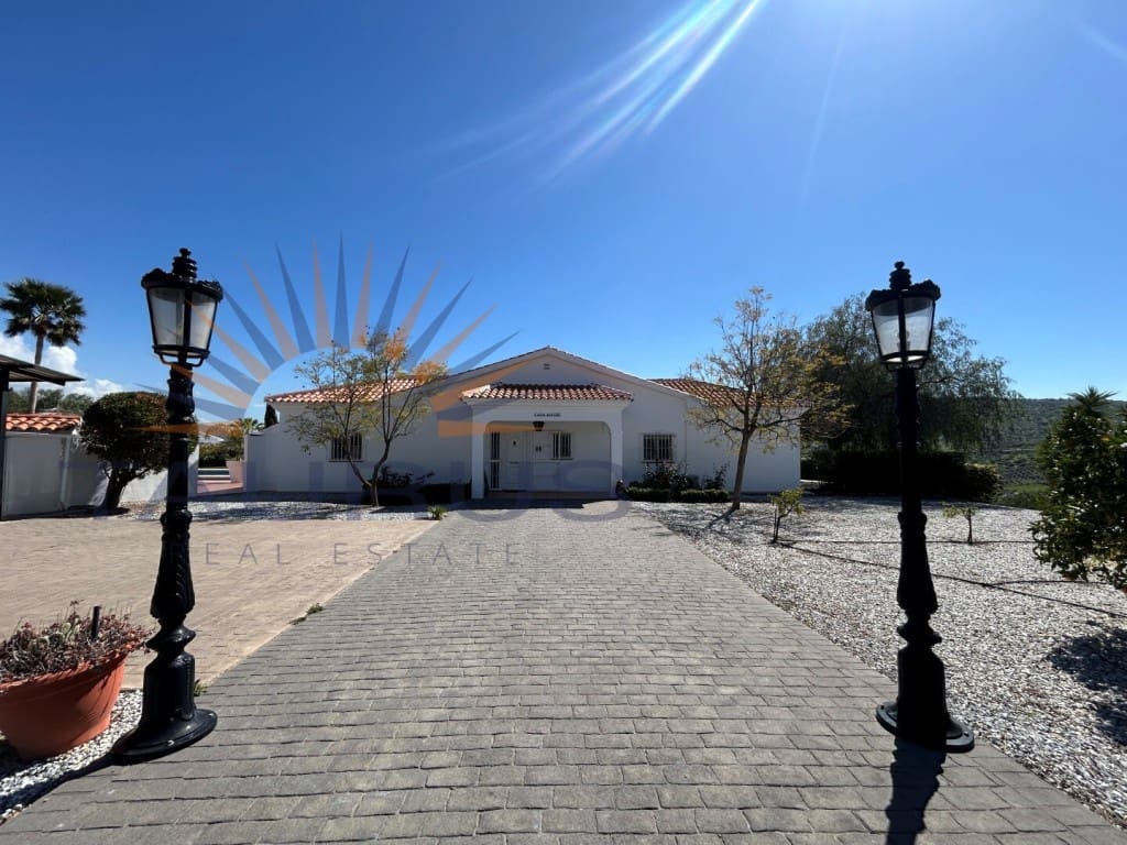 3 sypialnia Willa na sprzedaż w Vinuela z basenem - 590 000 € (Ref: 9690369)