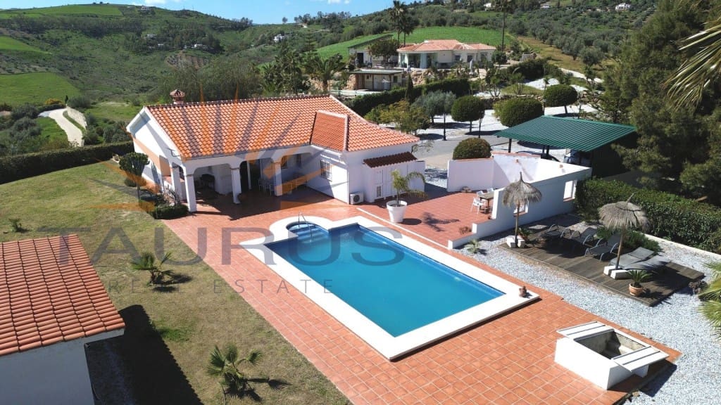 3 sypialnia Willa na sprzedaż w Vinuela z basenem - 590 000 € (Ref: 9690369)