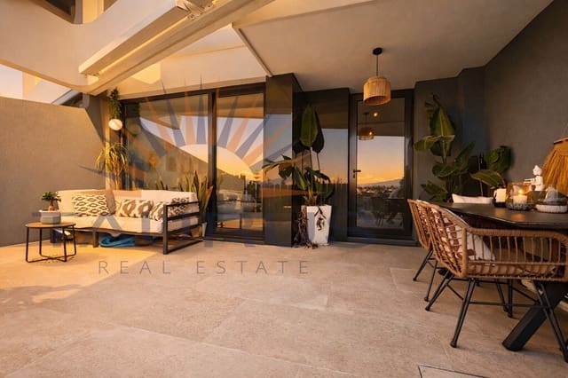 3 makuuhuone Omakotitalo myytävänä paikassa Caleta de Vélez, Vélez-Málaga mukana uima-altaan 
autotalli - 559 000 € (Ref: 9695153)