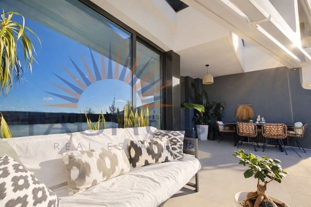 3 makuuhuone Omakotitalo myytävänä paikassa Caleta de Vélez, Vélez-Málaga mukana uima-altaan 
autotalli - 559 000 € (Ref: 9695153)