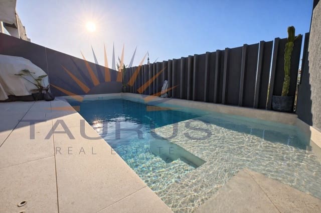 3 makuuhuone Omakotitalo myytävänä paikassa Caleta de Vélez, Vélez-Málaga mukana uima-altaan 
autotalli - 559 000 € (Ref: 9695153)