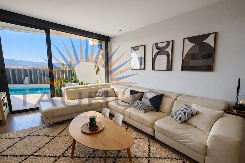 3 bedroom Terraced Villa for sale in Caleta de Velez with pool - € 559,000 (Ref: 9695153)