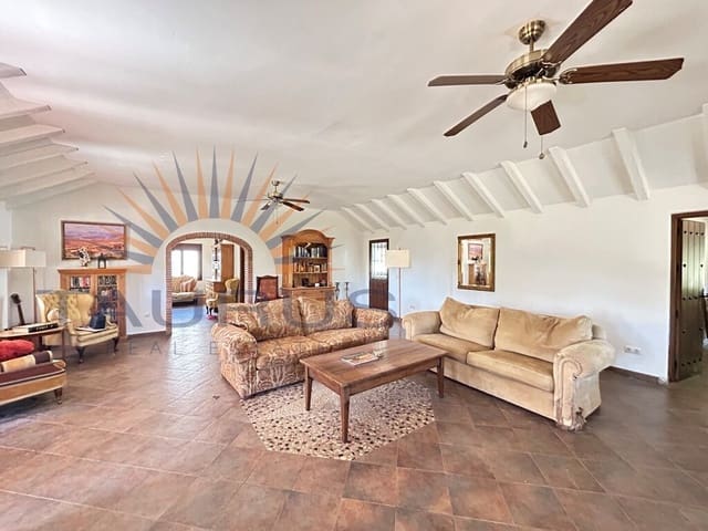 5 Zimmer Villa zu verkaufen in Periana mit Pool - 575.000 € (Ref: 9698682)