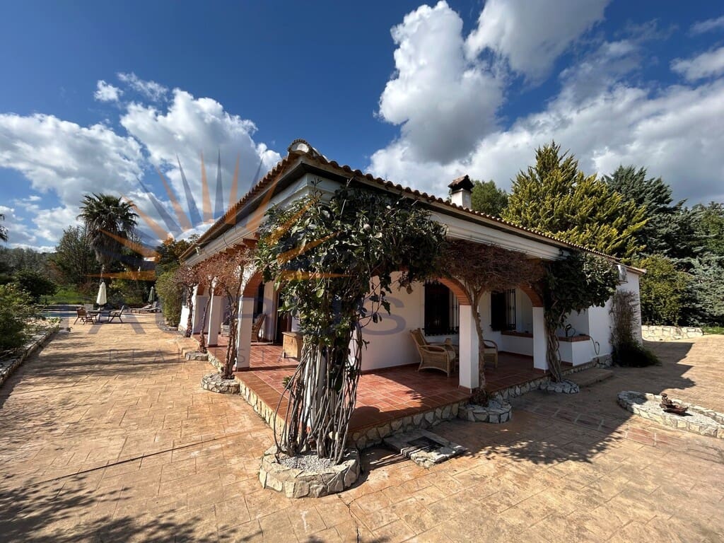 5 bedroom Villa for sale in Periana with pool - € 575,000 (Ref: 9698682)