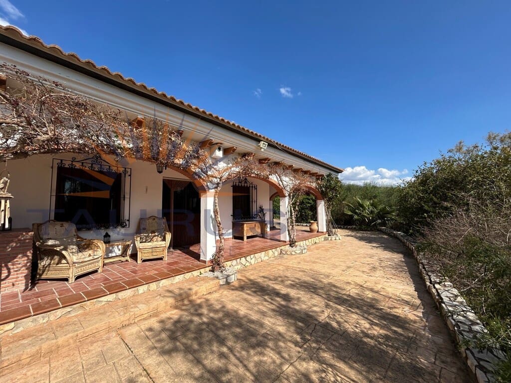 5 bedroom Villa for sale in Periana with pool - € 575,000 (Ref: 9698682)