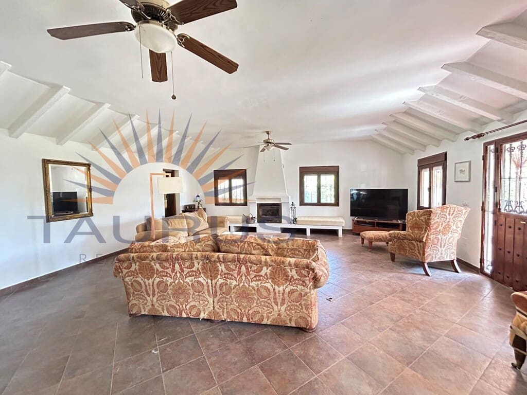 5 bedroom Villa for sale in Periana with pool - € 575,000 (Ref: 9698682)