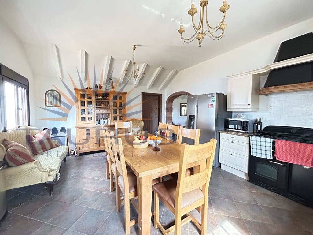 5 bedroom Villa for sale in Periana with pool - € 575,000 (Ref: 9698682)