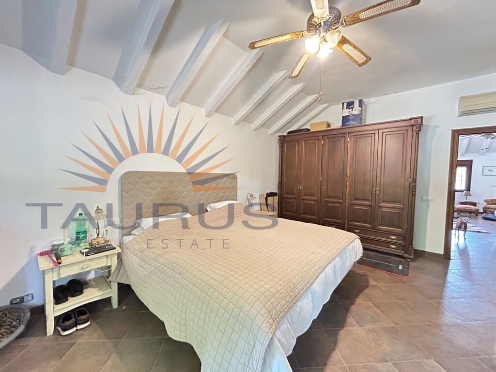 5 bedroom Villa for sale in Periana with pool - € 575,000 (Ref: 9698682)