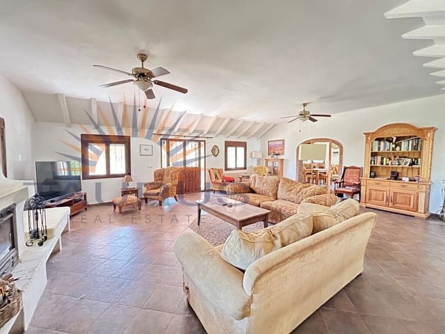 5 Zimmer Villa zu verkaufen in Periana mit Pool - 575.000 € (Ref: 9698682)