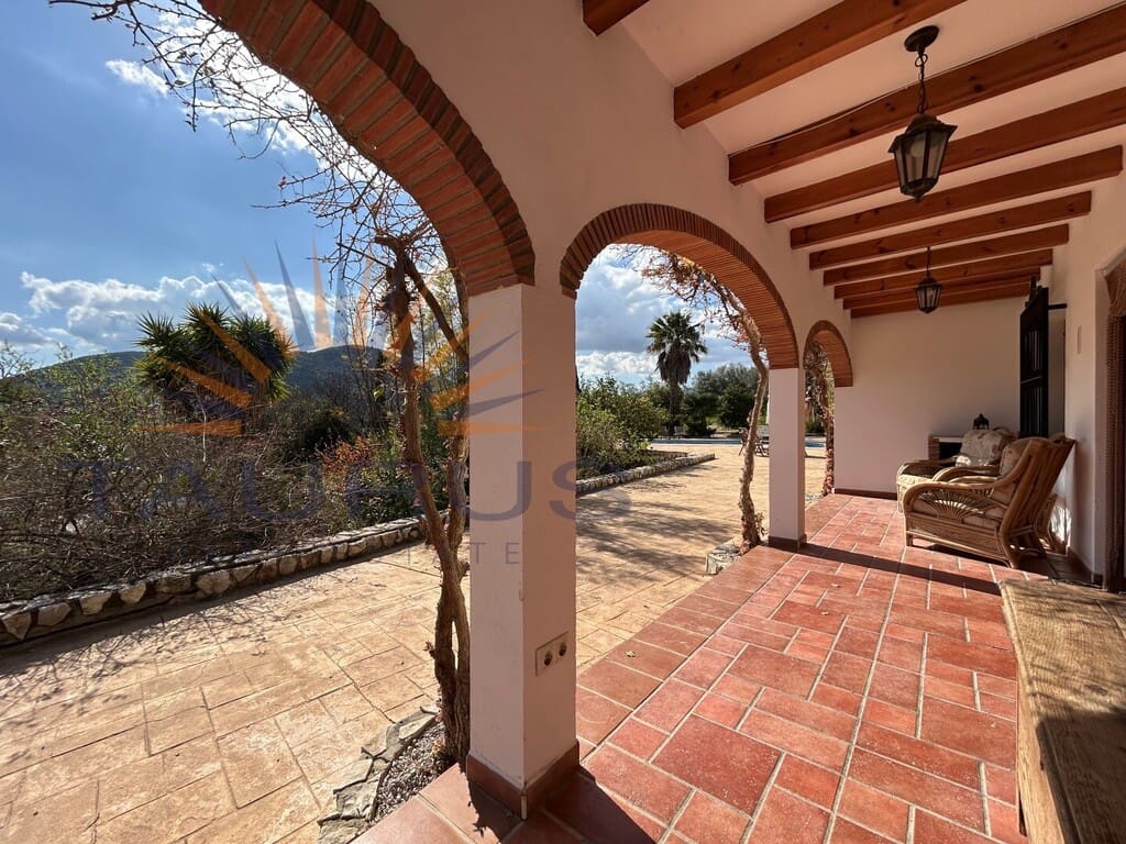 5 bedroom Villa for sale in Periana with pool - € 575,000 (Ref: 9698682)