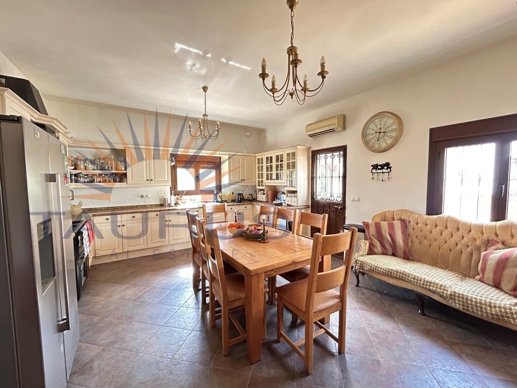 5 bedroom Villa for sale in Periana with pool - € 575,000 (Ref: 9698682)