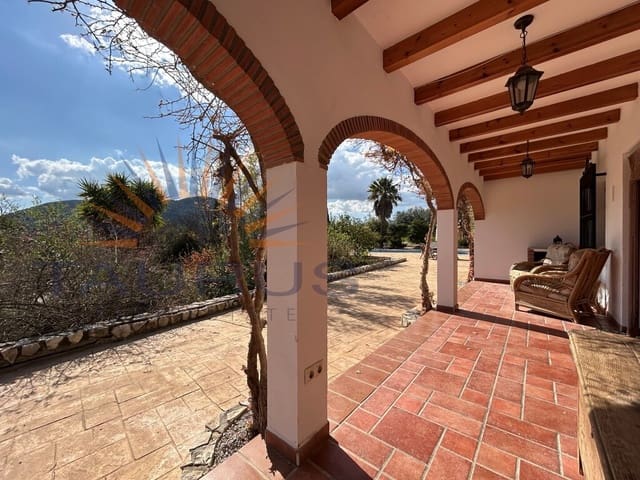 5 Zimmer Villa zu verkaufen in Periana mit Pool - 575.000 € (Ref: 9698682)