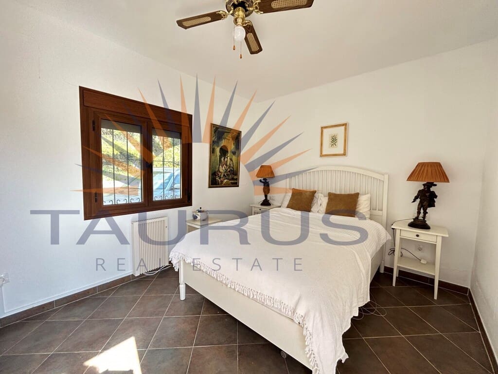 5 bedroom Villa for sale in Periana with pool - € 575,000 (Ref: 9698682)