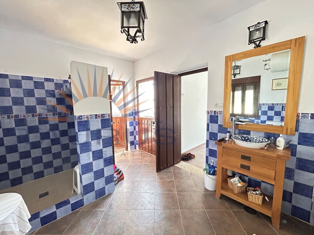 5 bedroom Villa for sale in Periana with pool - € 575,000 (Ref: 9698682)