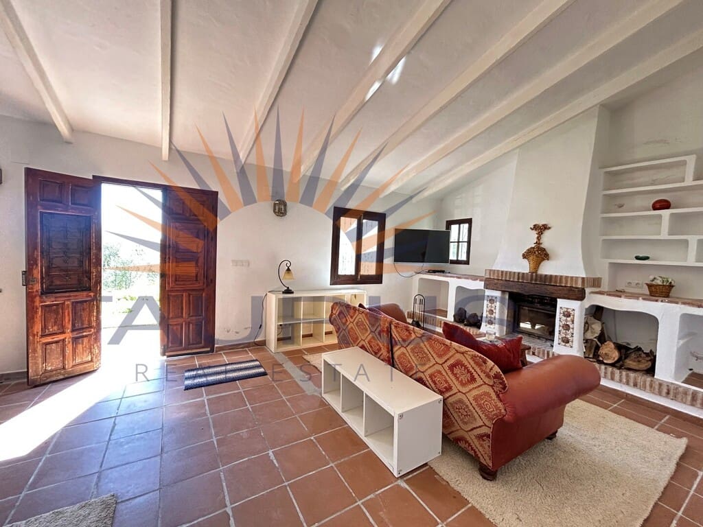 5 bedroom Villa for sale in Periana with pool - € 575,000 (Ref: 9698682)