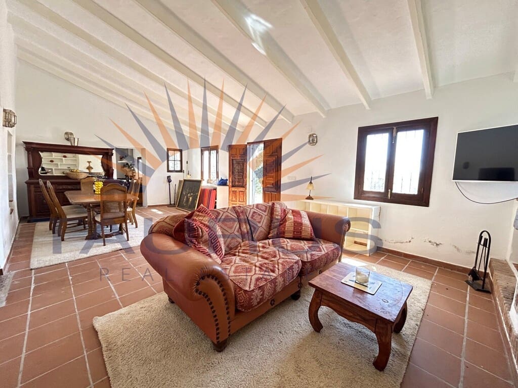 5 bedroom Villa for sale in Periana with pool - € 575,000 (Ref: 9698682)