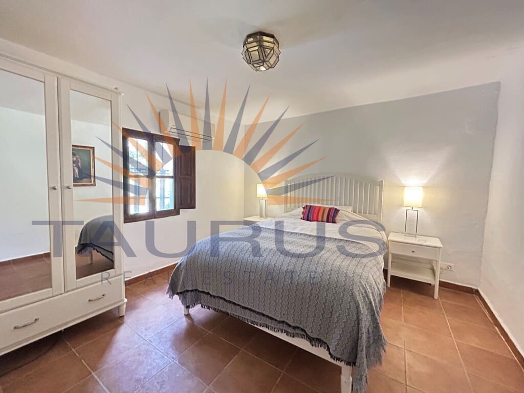 5 bedroom Villa for sale in Periana with pool - € 575,000 (Ref: 9698682)