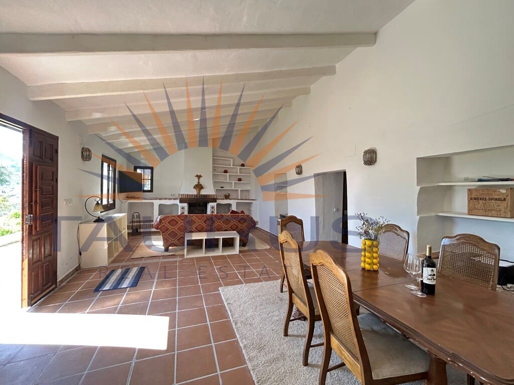 5 bedroom Villa for sale in Periana with pool - € 575,000 (Ref: 9698682)