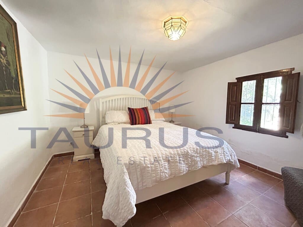 5 bedroom Villa for sale in Periana with pool - € 575,000 (Ref: 9698682)