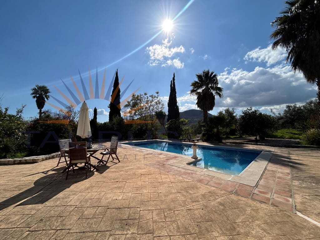 5 bedroom Villa for sale in Periana with pool - € 575,000 (Ref: 9698682)